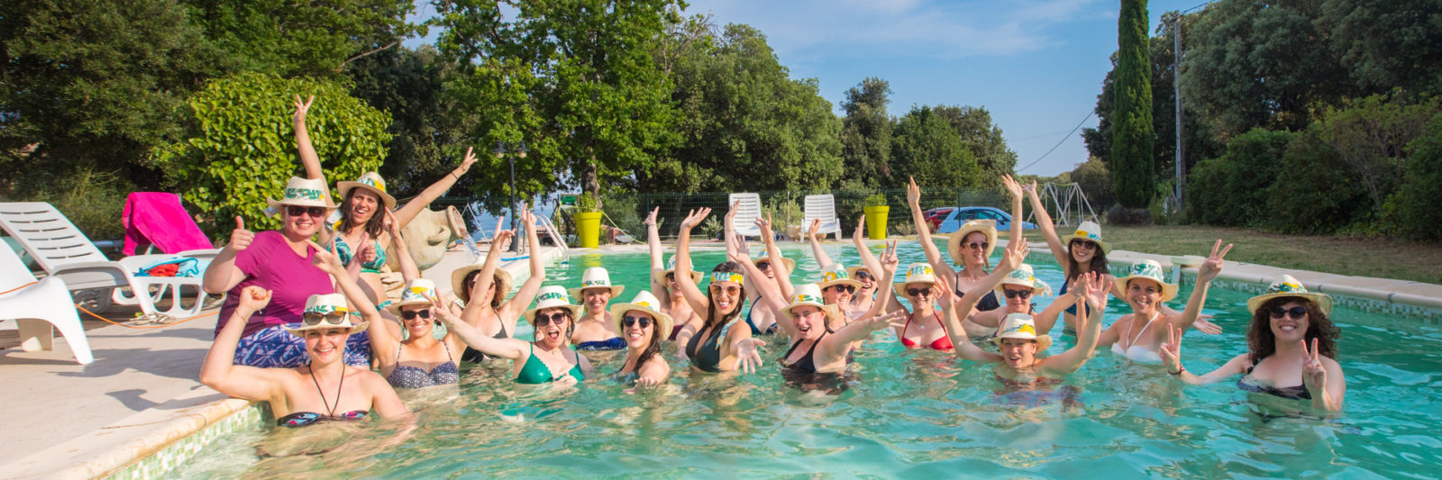 EVJF dans la piscine