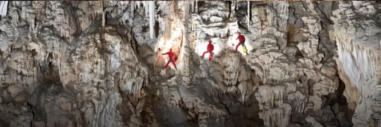 Plafonds à 55 m de haut dans la grotte de l'Aven d'Orgnac Grand Site de France