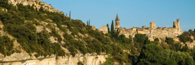 Aiguèze, plus beau village médiéval perché sur les Gorges de l'Ardèche en France