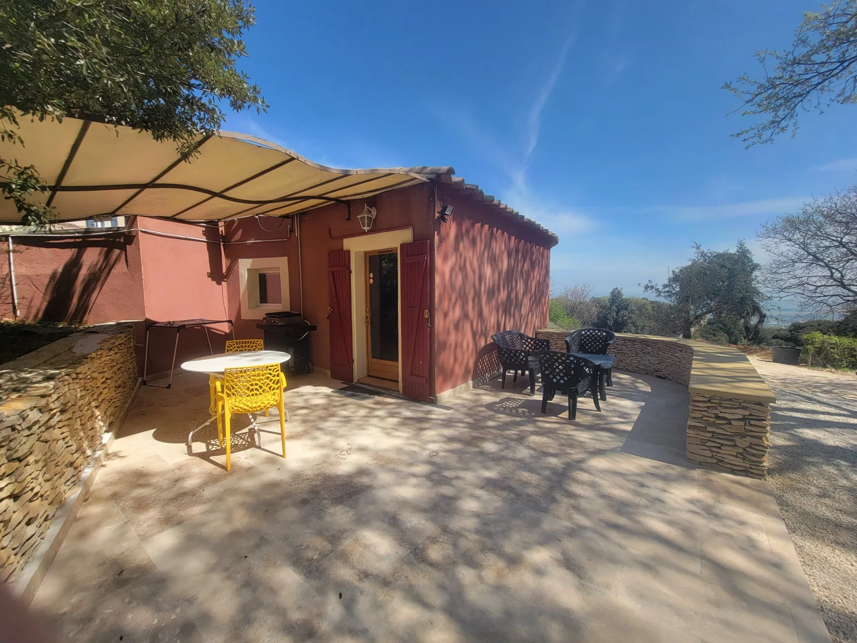 Gîte avec terrasse provençale au Mas Saint Antoine