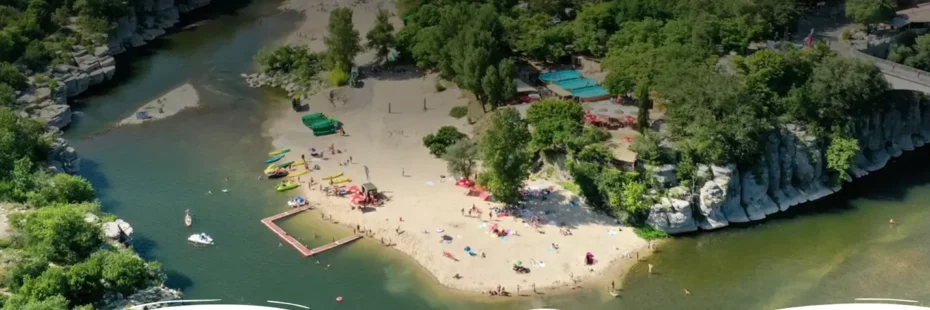 Plage et piscines d'Isla Cool Douce au Cirque de Gens, baignade en famille à Chauzon en Ardèche